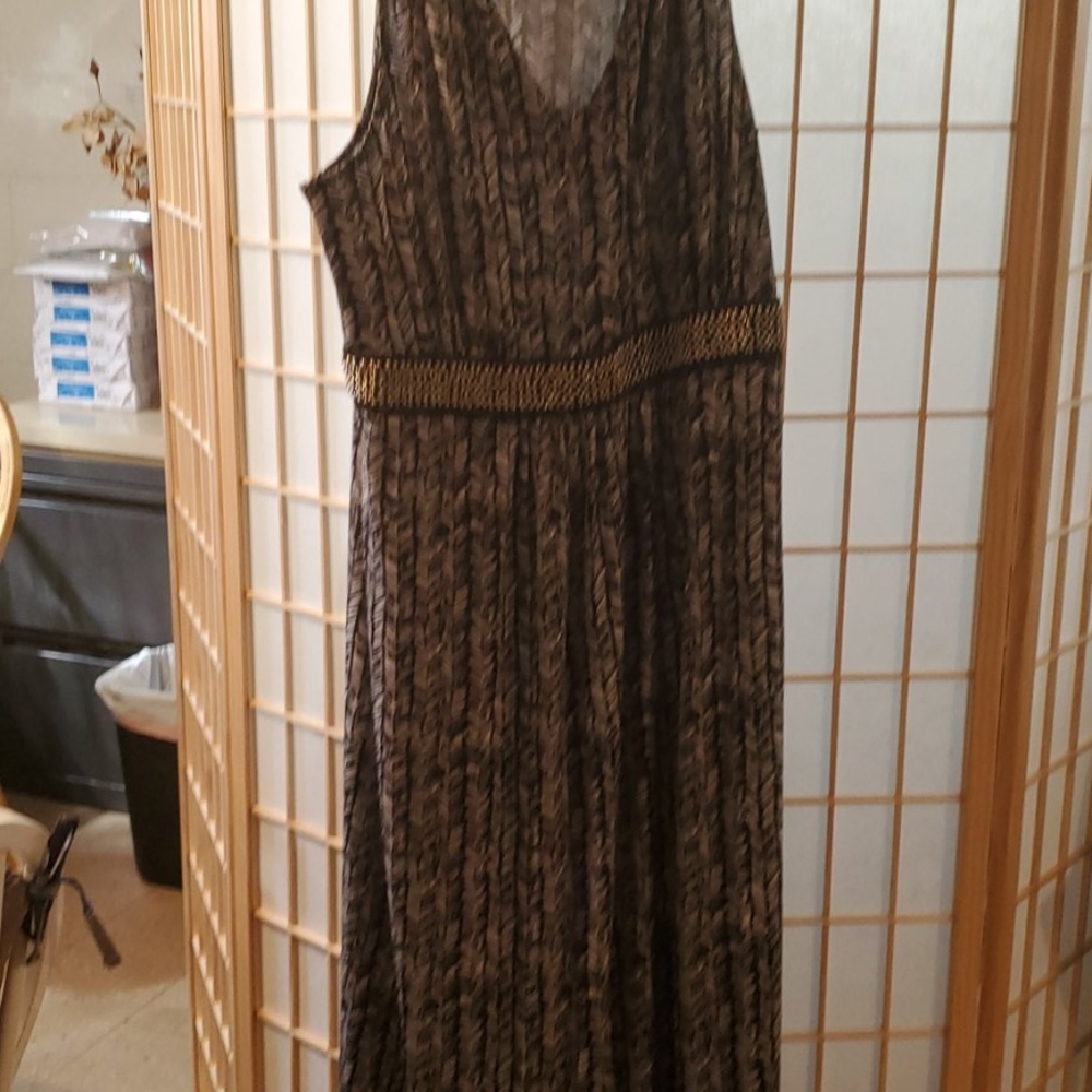 Black and White Sleevelees Maxi Dress